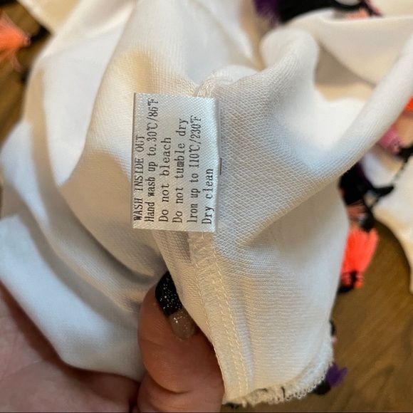 White T-shirt with tassel hem - Picture 4 of 7